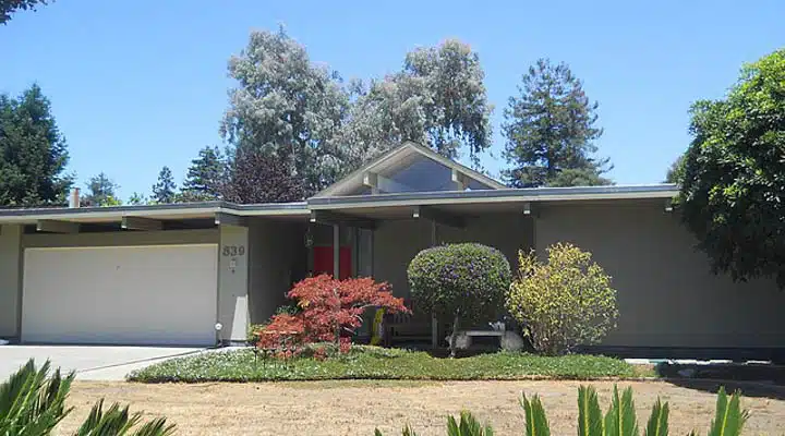 640px-839_Cumberland_Drive__Sunnyvale-720x400 A garden in front of a building