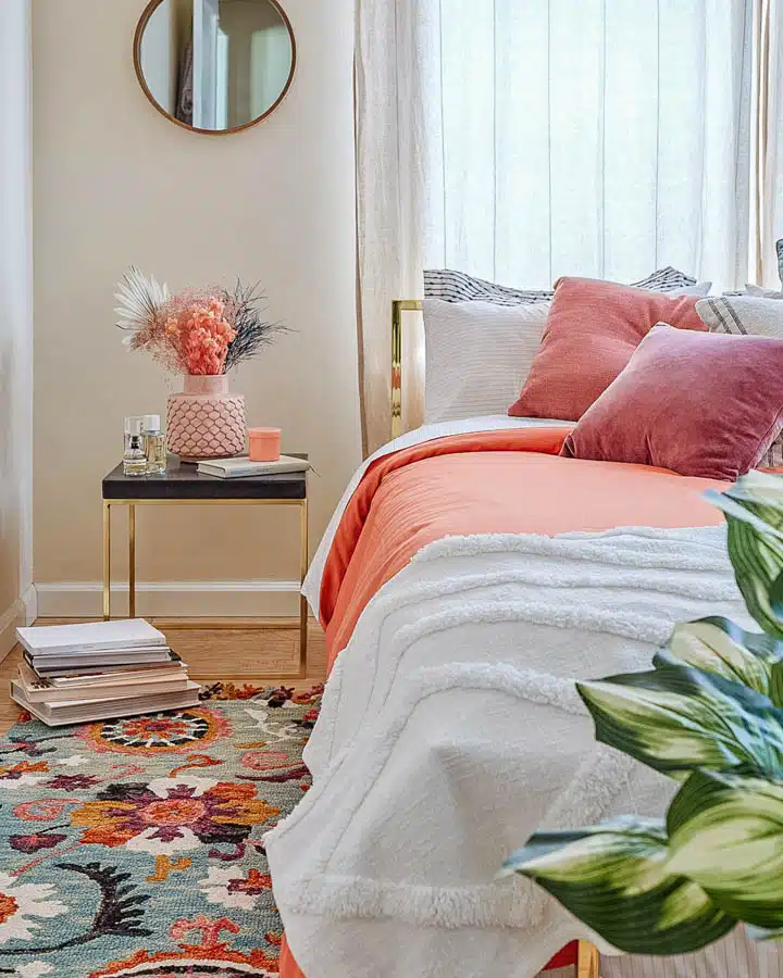 Brooklinen_030620214414_small-2-720x900 A bed with a purple flower