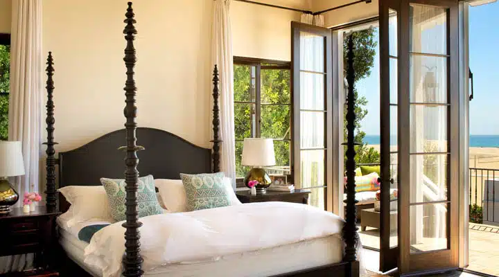 Braverman. Marc Appleton Architects. A living room filled with furniture and a large window