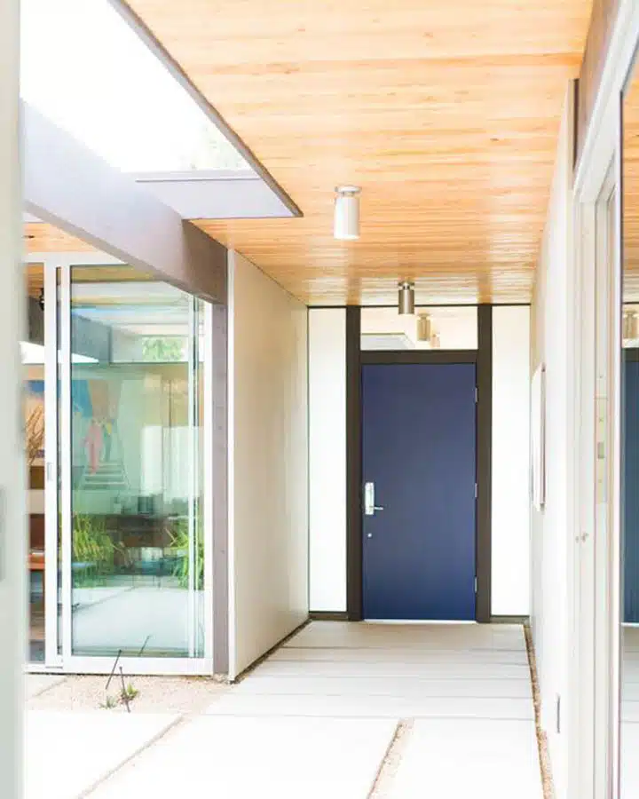 unspecifiedLDZE0KWA-720x900 A door with a window