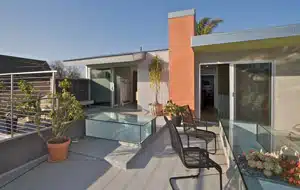 IMG_9087-300x190 A large building