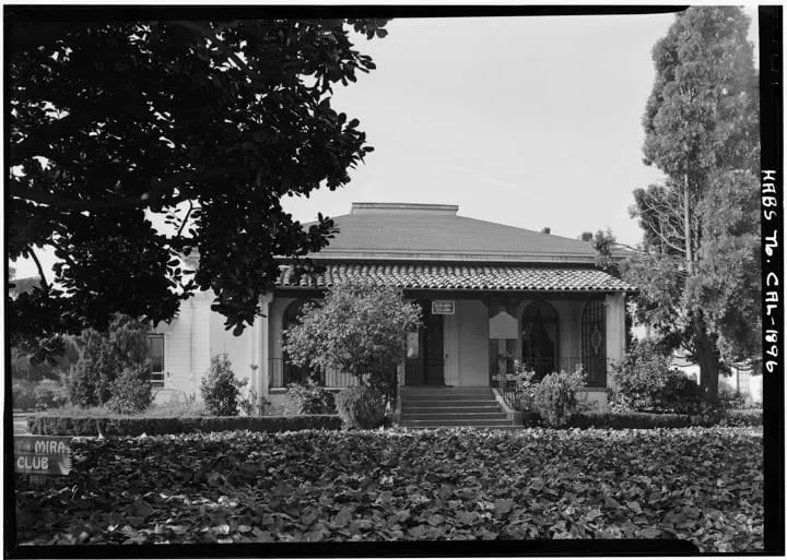 A vintage photo of a house